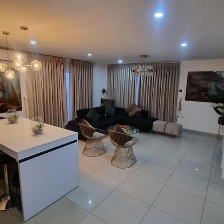 The Gallery Luxury Suites Cpg East Legon Extérieur photo