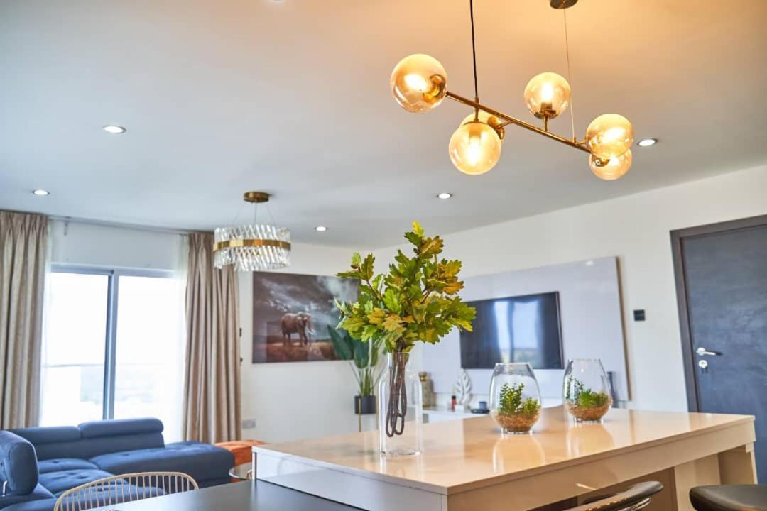 The Gallery Luxury Suites Cpg East Legon Extérieur photo