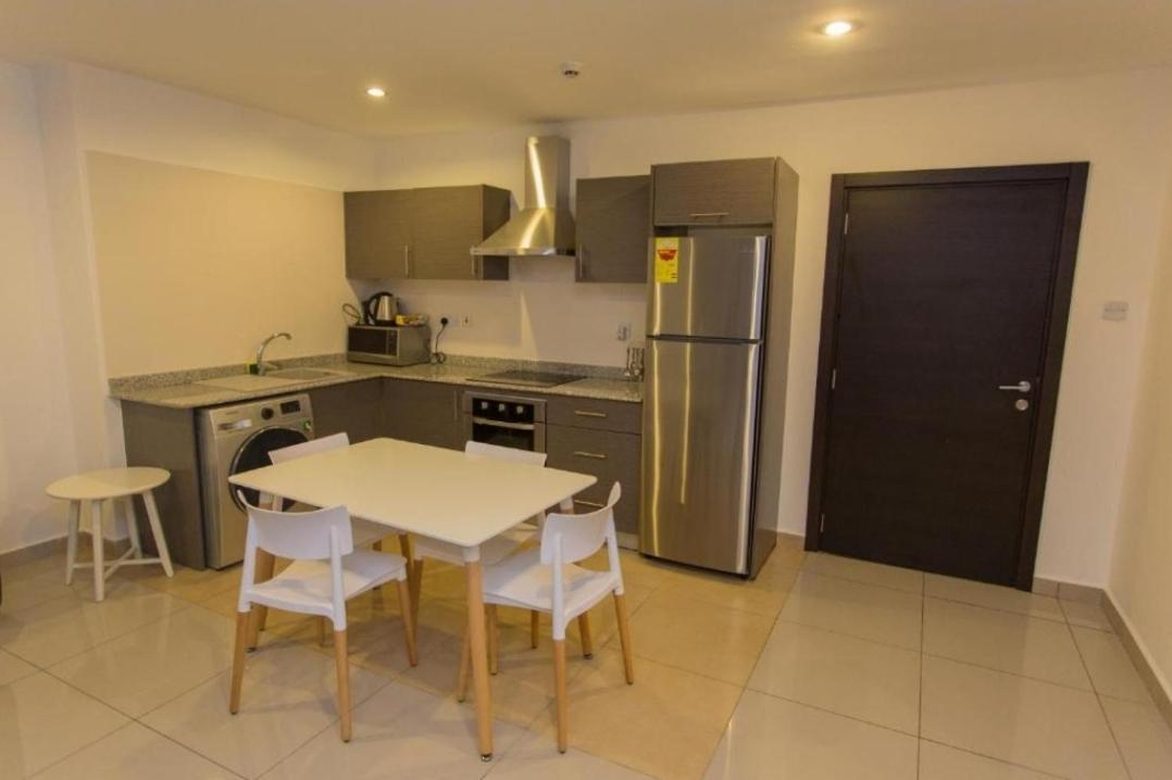 The Gallery Luxury Suites Cpg East Legon Extérieur photo